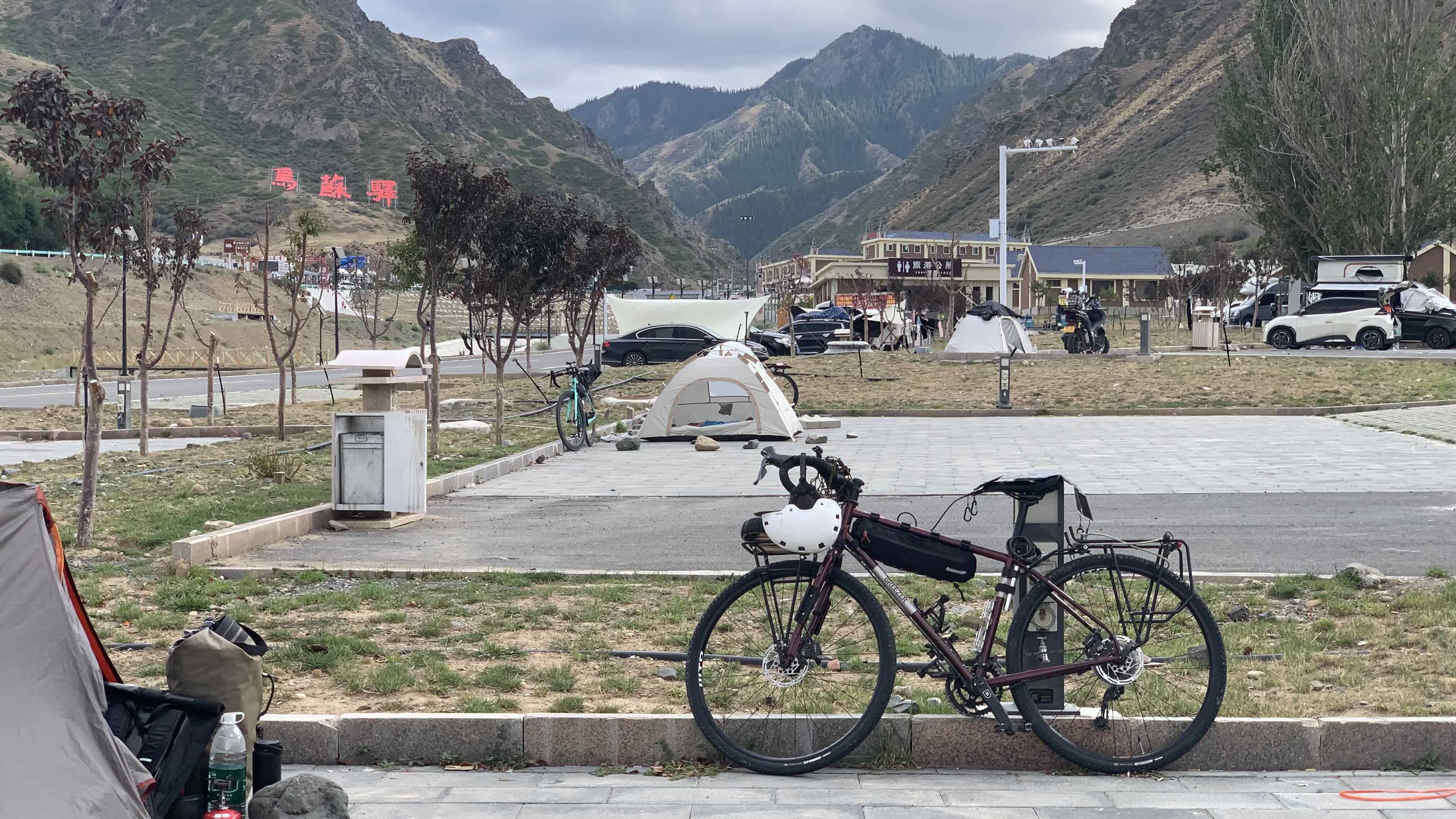 又來了一輛車