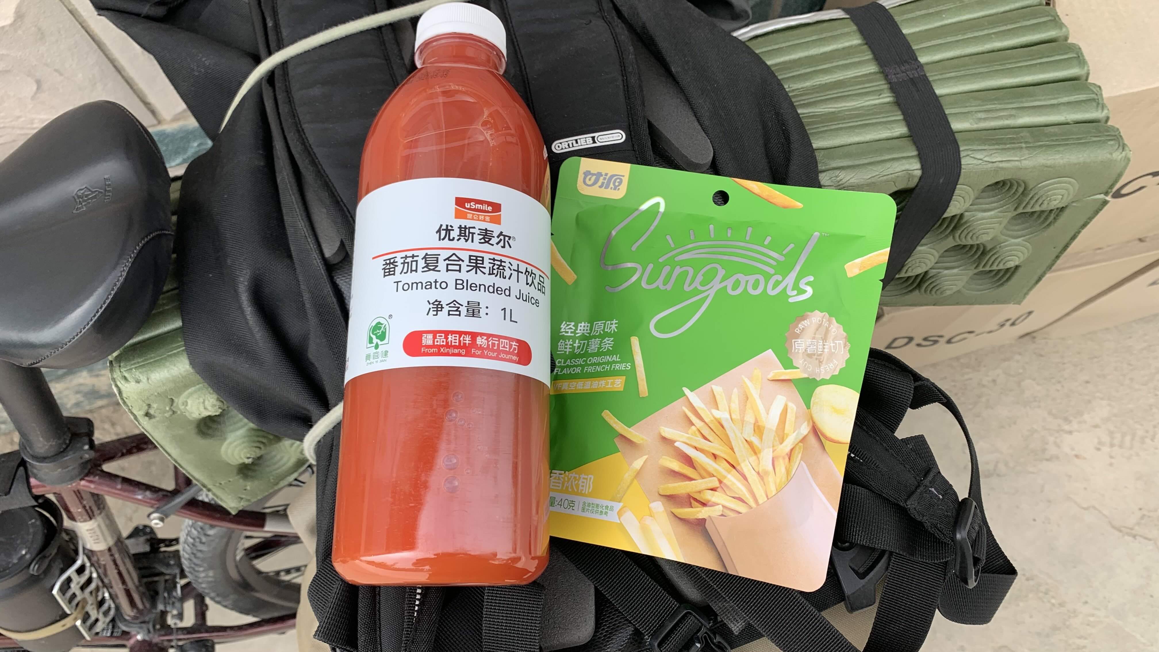 番茄汁和薯條零食