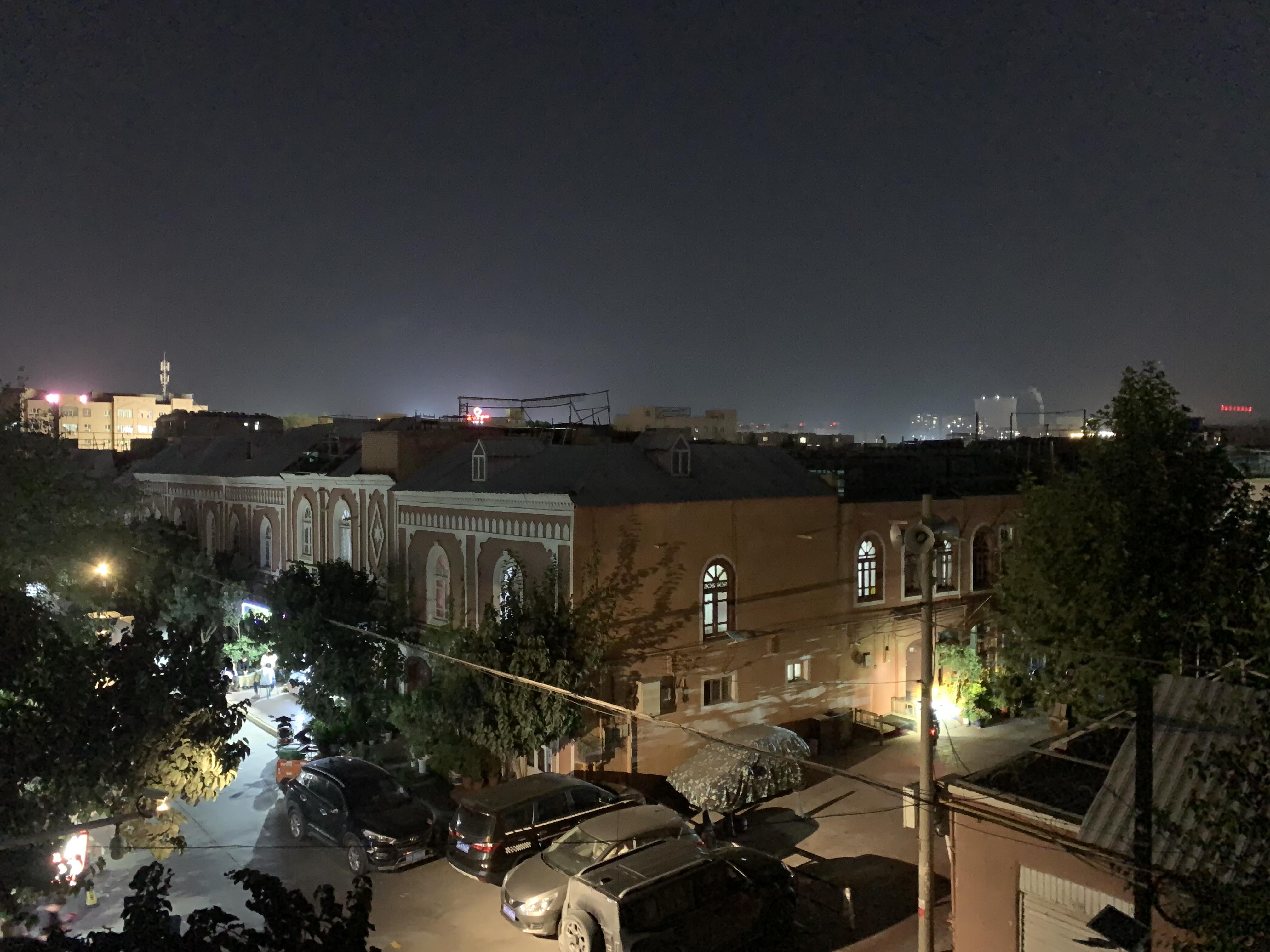 夜晚的喀什街景