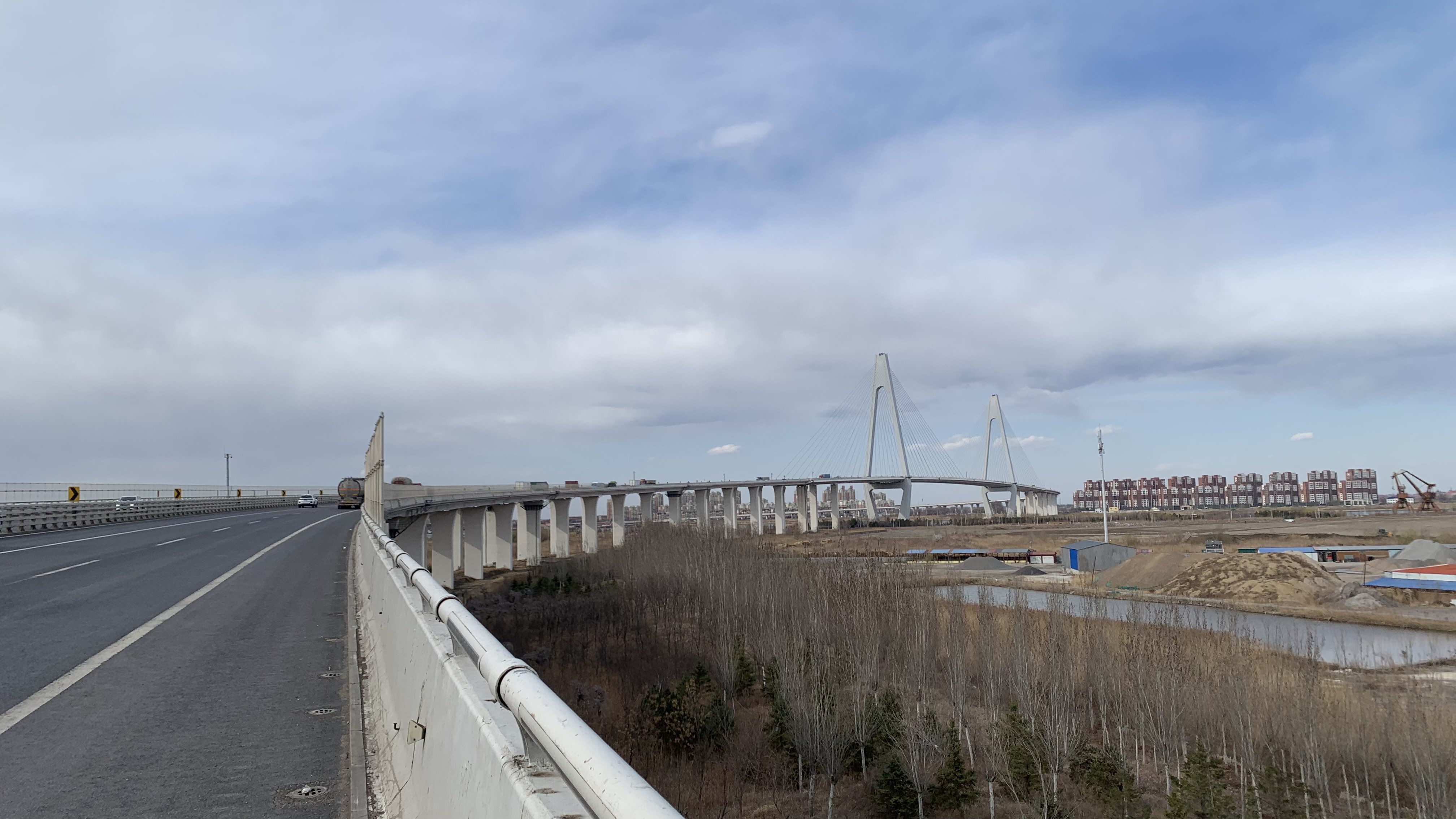 遼河大橋