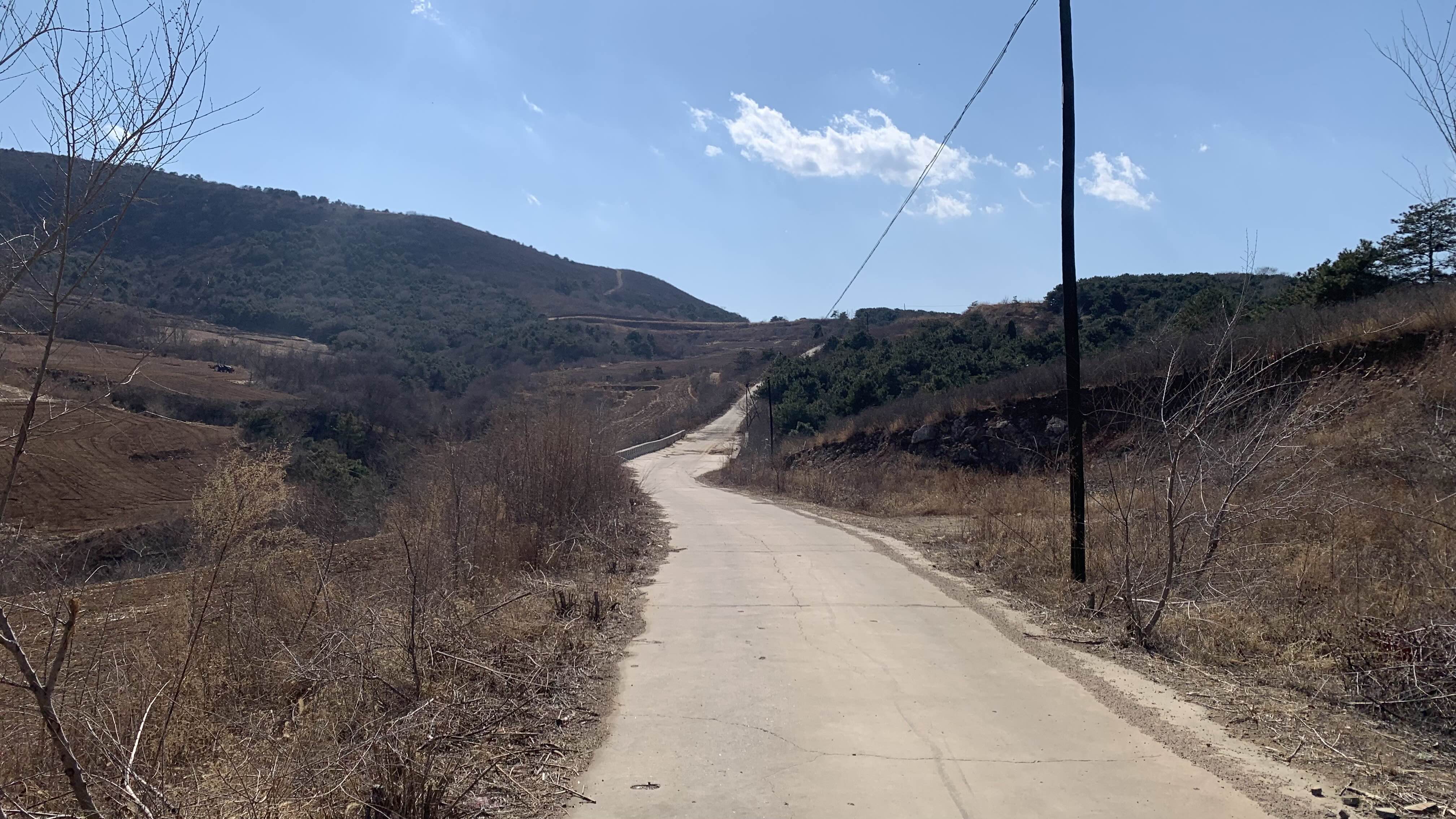 礫石山路