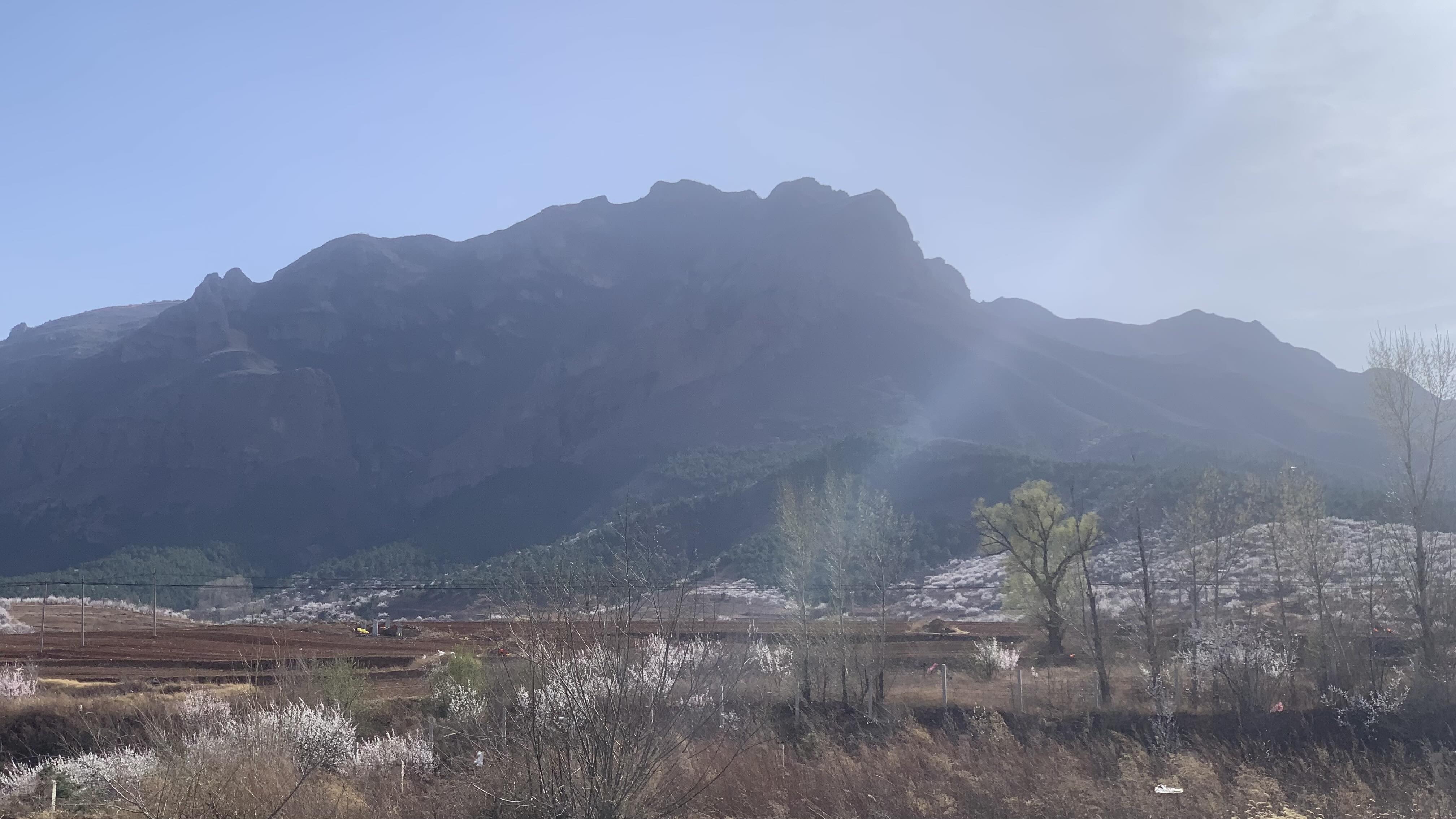 擾動的山