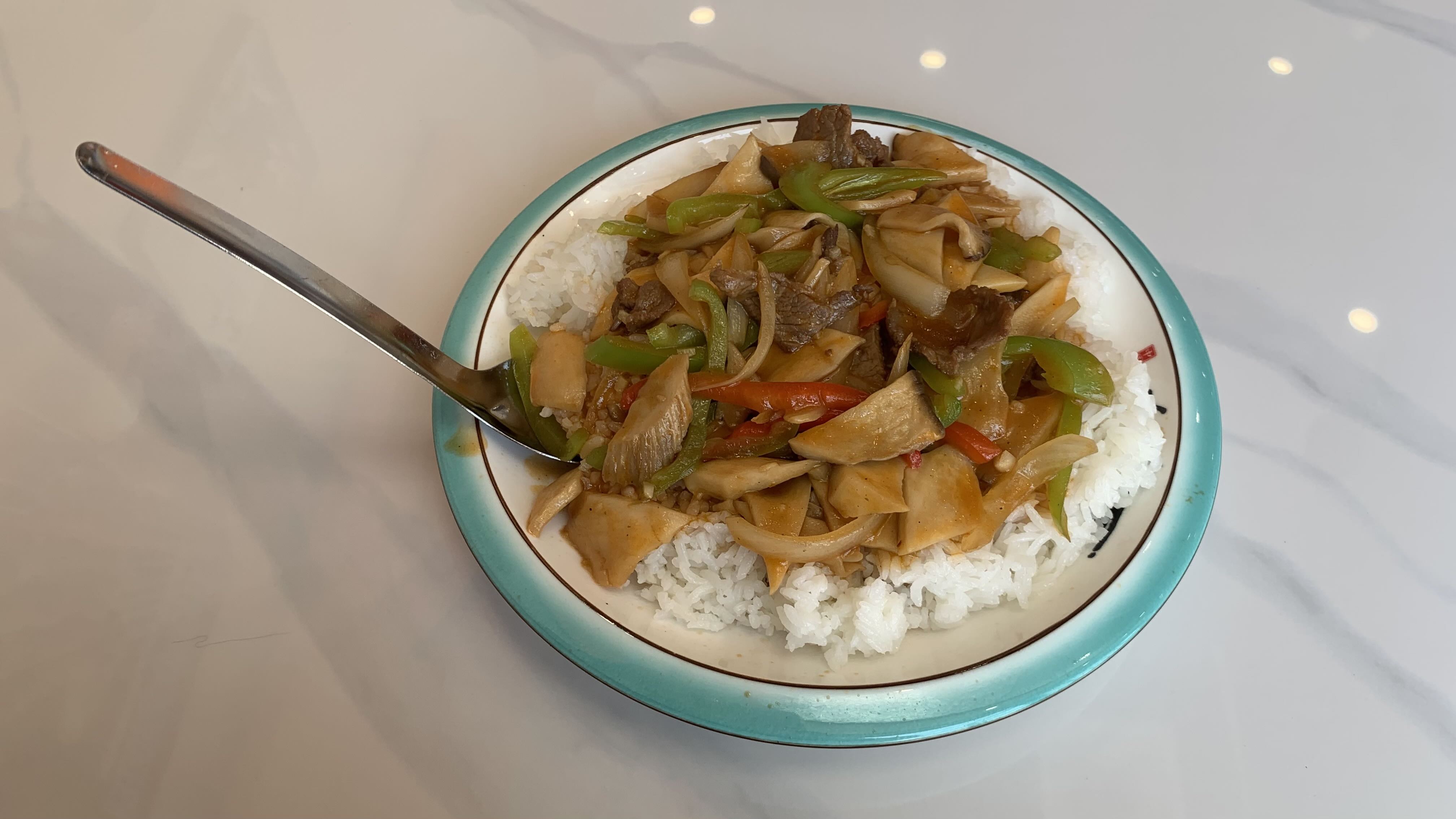 炒肉片蓋飯