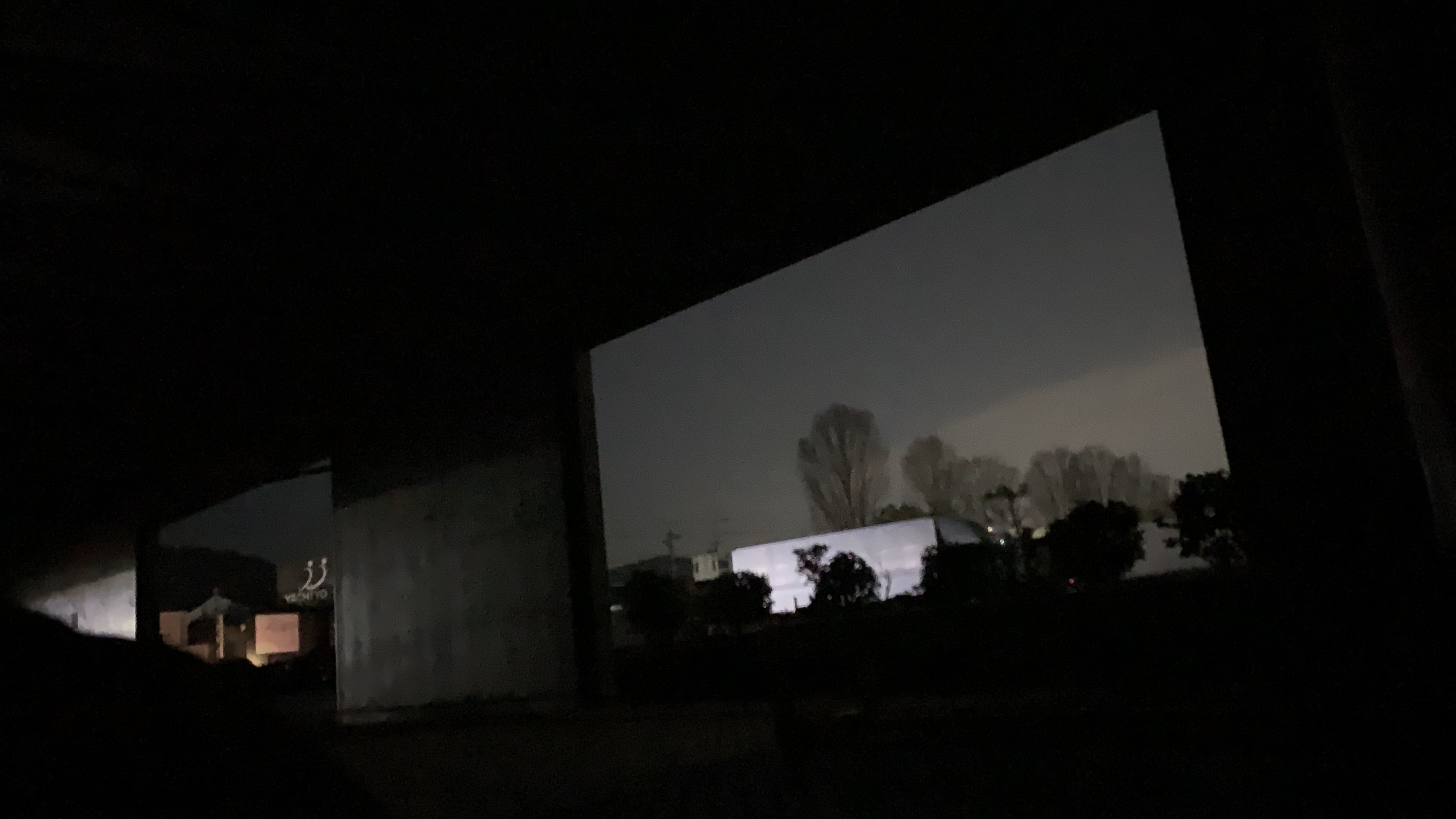 自行車停車場窗戶