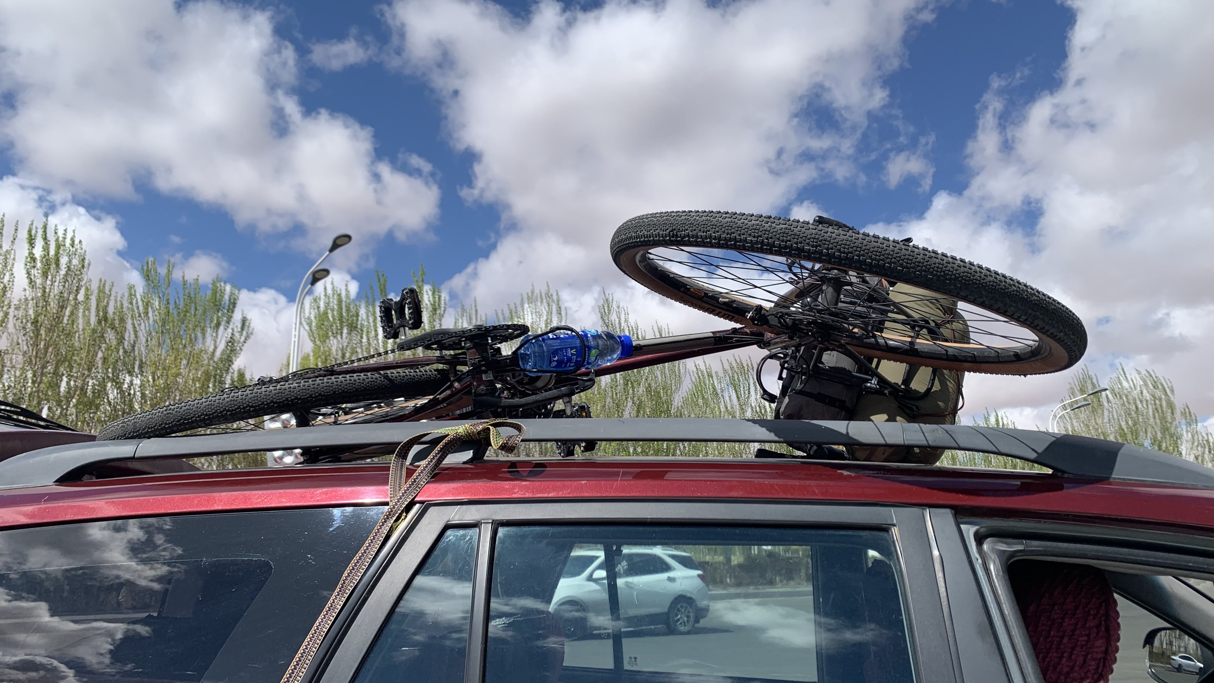 口岸休旅車