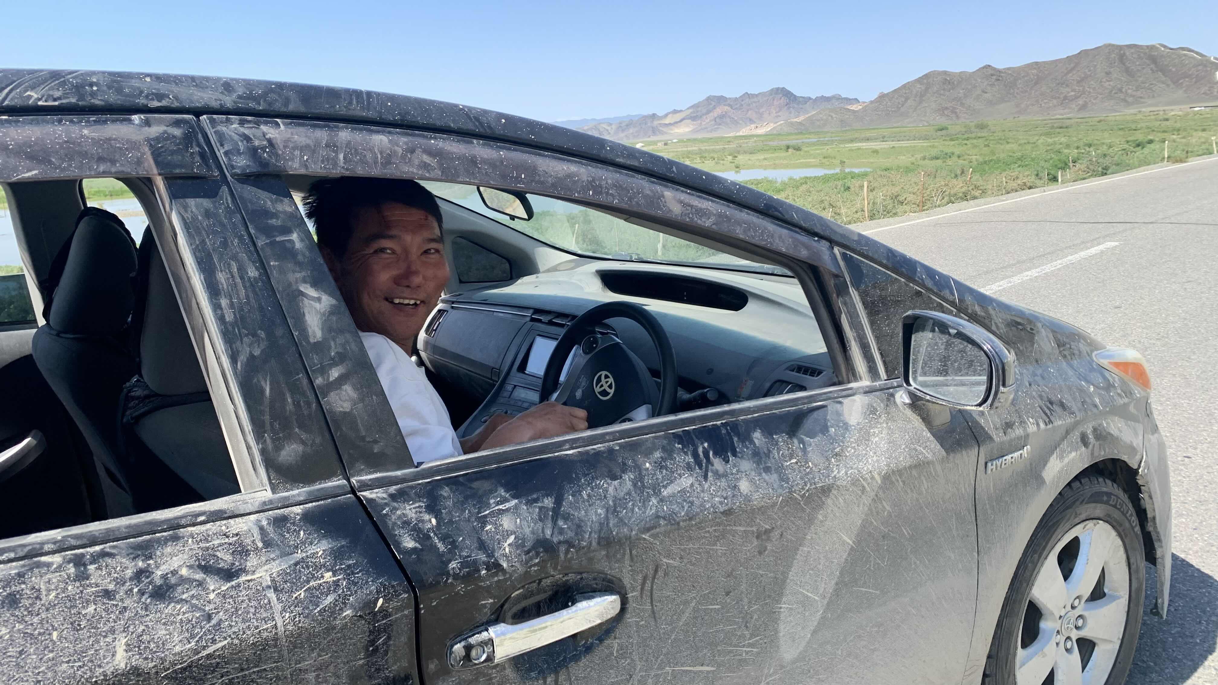 黑轎車男子